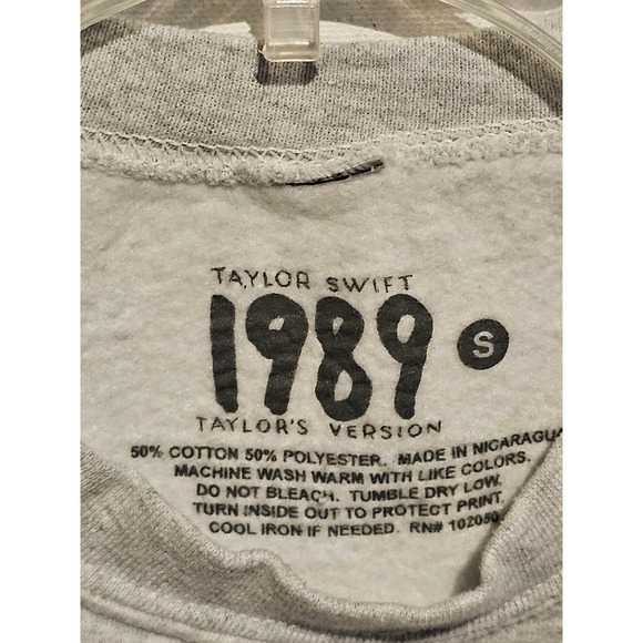 Taylor Swift 1989 Taylors Version Crewneck Sweatshirt Heather Grey Size S - Picture 3 of 8